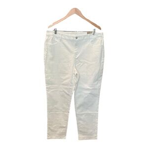 Chico’s Perfect Stretch Girlfriend Slim Leg Ankle Jean in White -Size 3 (US 16)